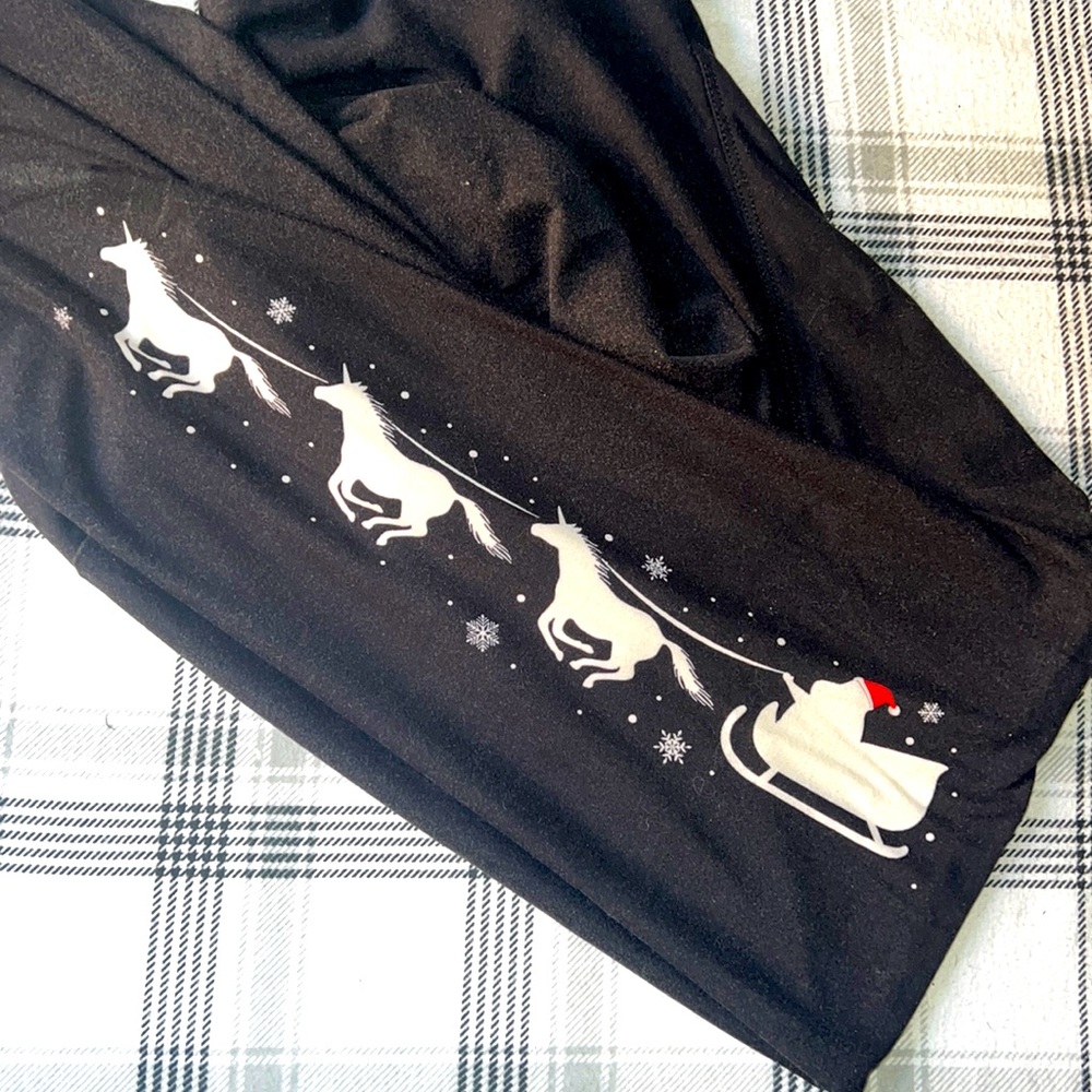 LuLaRoe Black Unicorn Christmas Leggings O/S